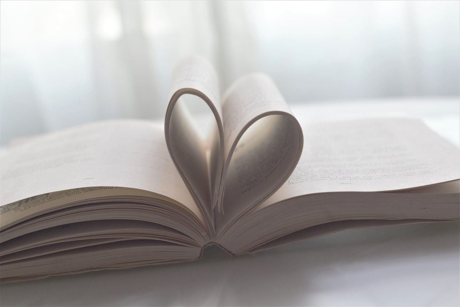 How Lynxlit Creates Engaging Narratives